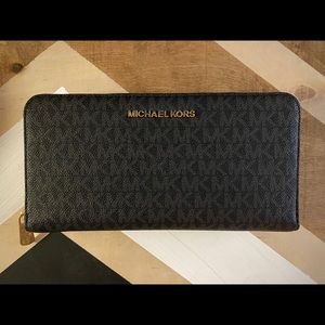 Michael Kors Jet Set Wallet